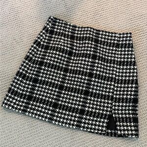 Dynamite Black and White Houndstooth Mini Skirt